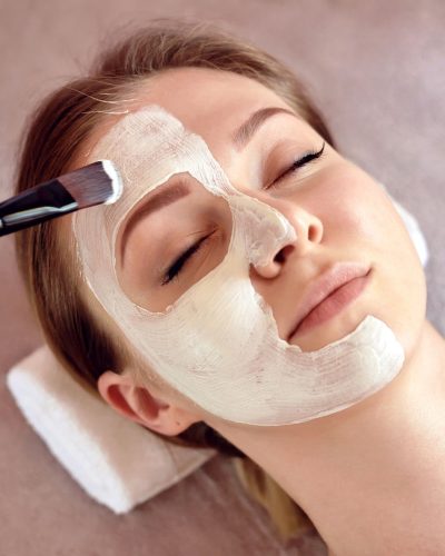 face-peeling-mask-spa-beauty-treatment-skincare-FNHBX4M.jpg